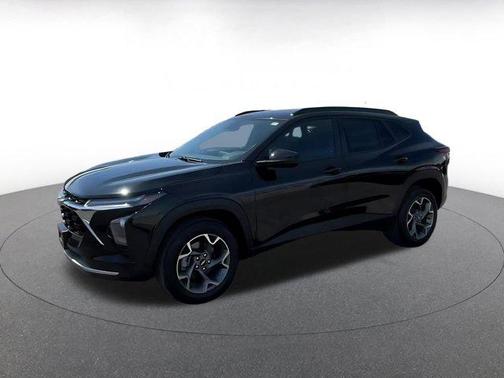 Mosaic Black Metallic 2025 Chevrolet Trax LT