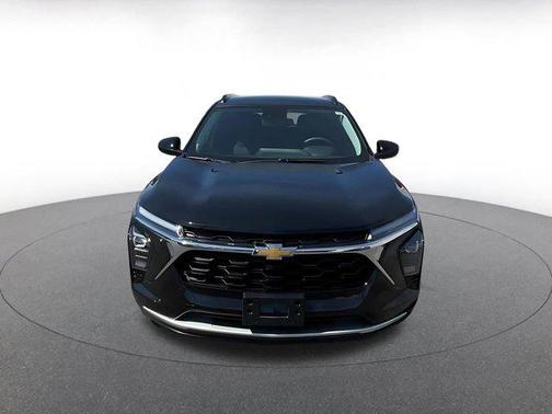 Mosaic Black Metallic 2025 Chevrolet Trax LT