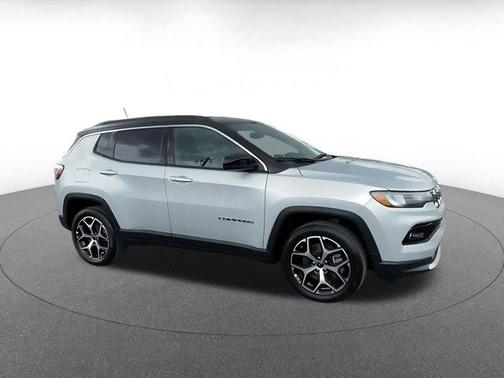 Silver Zynith Metallic Clearcoat 2025 Jeep Compass Limited