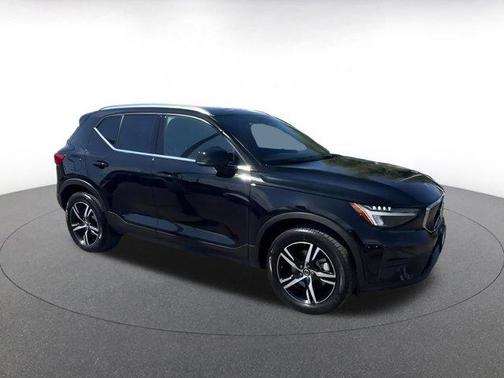 2024 Volvo XC40 CORE