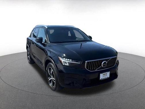 2024 Volvo XC40 CORE