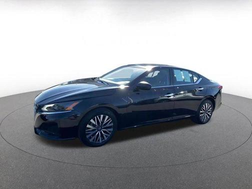 Super Black 2025 Nissan Altima SV FWD