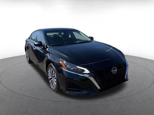 Super Black 2025 Nissan Altima SV FWD