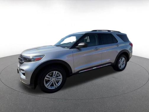 Iconic Silver Metallic 2023 Ford Explorer XLT