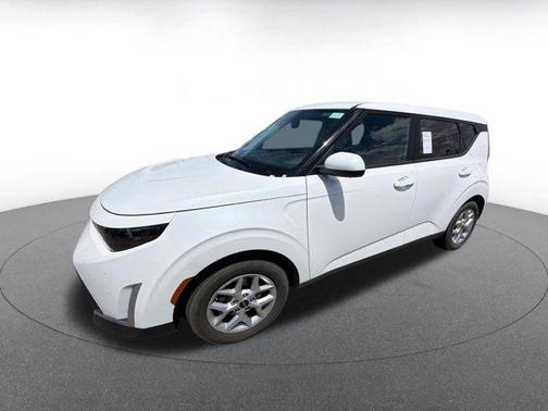 Snow White Pearl 2025 Kia Soul LX