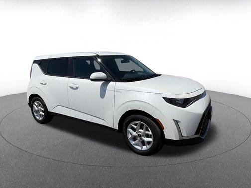 Snow White Pearl 2025 Kia Soul LX