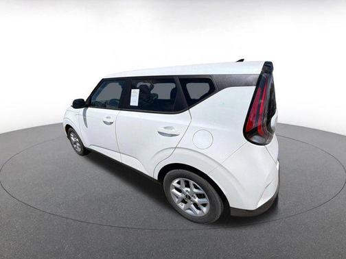 Snow White Pearl 2025 Kia Soul LX