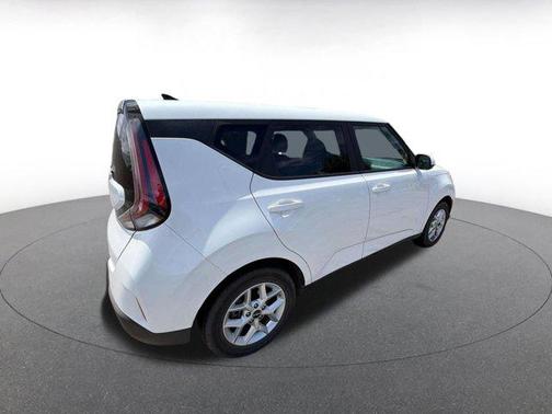 Snow White Pearl 2025 Kia Soul LX