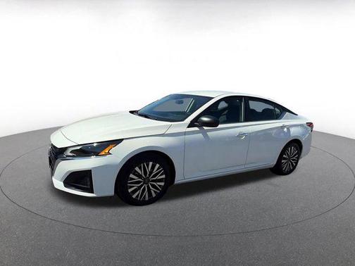 Glacier White 2025 Nissan Altima SV FWD