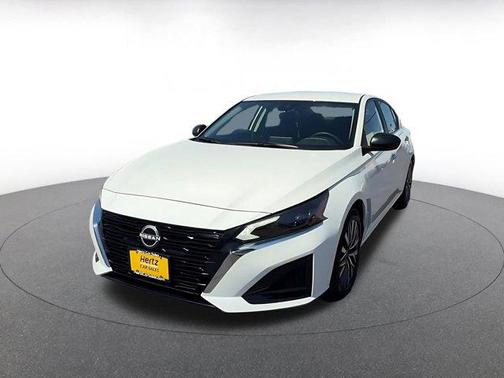 Glacier White 2025 Nissan Altima SV FWD