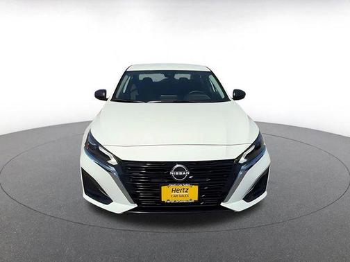 Glacier White 2025 Nissan Altima SV FWD