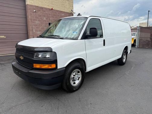 Summit White 2018 Chevrolet Express 2500 LT