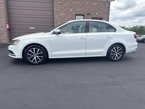 Pure White 2017 Volkswagen Jetta 1.4T SE