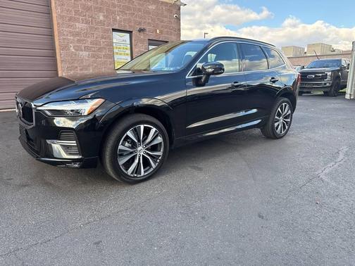 2022 Volvo XC60 B5 Momentum 4dr SUV