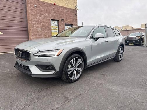 2025 Volvo V60 Cross Country B5 Plus AWD 4dr Wagon