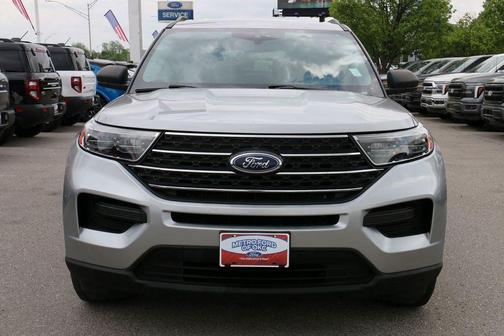 Iconic Silver Metallic 2022 Ford Explorer XLT