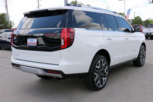 Star White Metallic Tri-Coat 2026 Ford Expedition Platinum