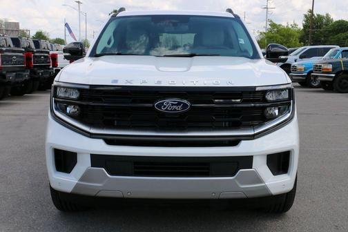 Star White Metallic Tri-Coat 2026 Ford Expedition Platinum