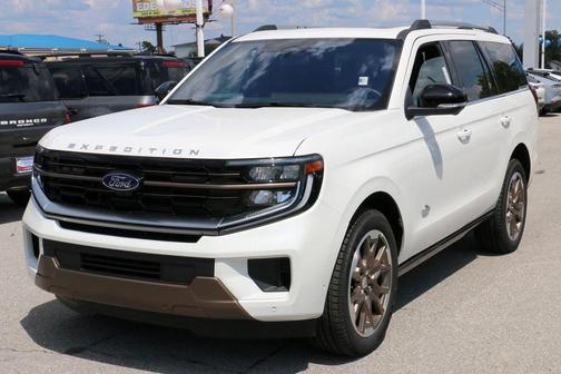 Star White Metallic Tri-Coat 2026 Ford Expedition King Ranch