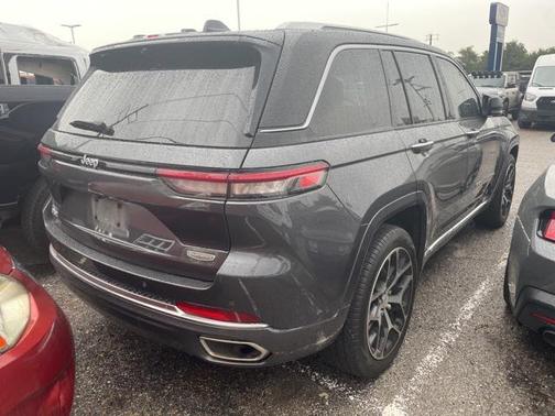 2022 Jeep Grand Cherokee Summit