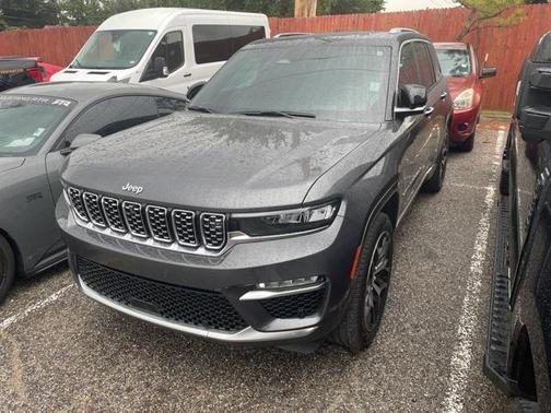 2022 Jeep Grand Cherokee Summit