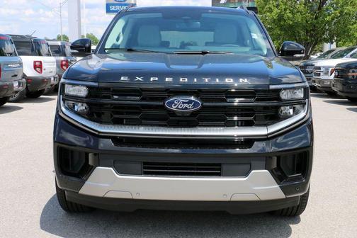 Agate Black Metallic 2026 Ford Expedition Max Platinum