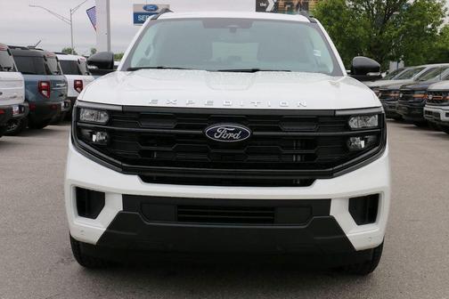 Star White Metallic Tri-Coat 2026 Ford Expedition Active