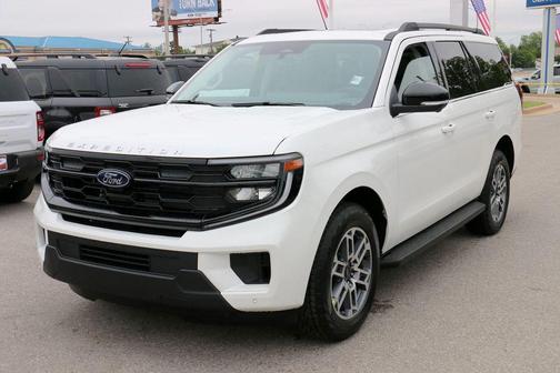 Star White Metallic Tri-Coat 2026 Ford Expedition Active