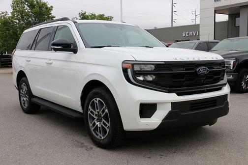 Star White Metallic Tri-Coat 2026 Ford Expedition Active