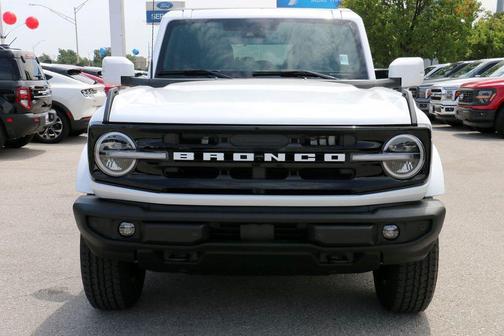 Oxford White 2026 Ford Bronco Outer Banks