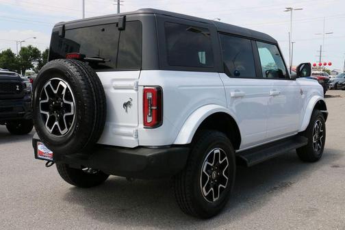 Oxford White 2026 Ford Bronco Outer Banks