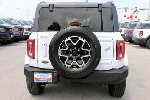 Oxford White 2026 Ford Bronco Outer Banks