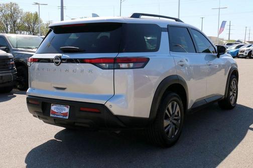 2025 Nissan Pathfinder SV FWD