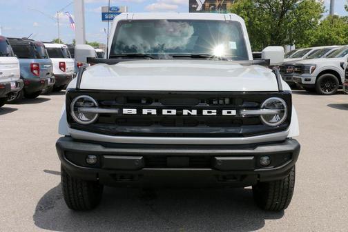 Avalanche Gray 2026 Ford Bronco Outer Banks