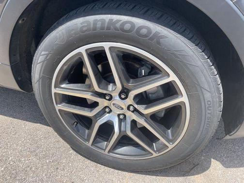 White Platinum Metallic Tri-Coat 2017 Ford Explorer sport