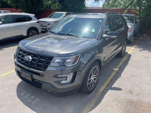 White Platinum Metallic Tri-Coat 2017 Ford Explorer sport