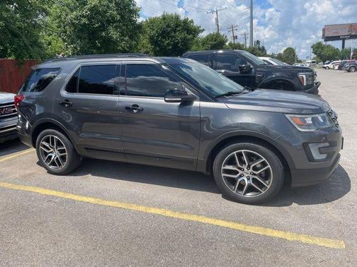 White Platinum Metallic Tri-Coat 2017 Ford Explorer sport