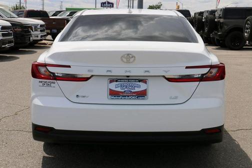 Ice 2025 Toyota Camry LE