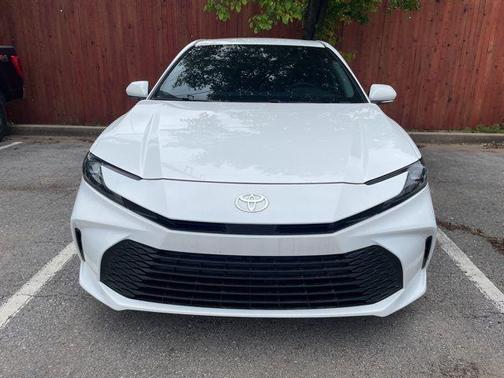 Ice 2025 Toyota Camry LE