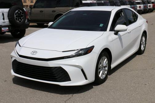 Ice 2025 Toyota Camry LE