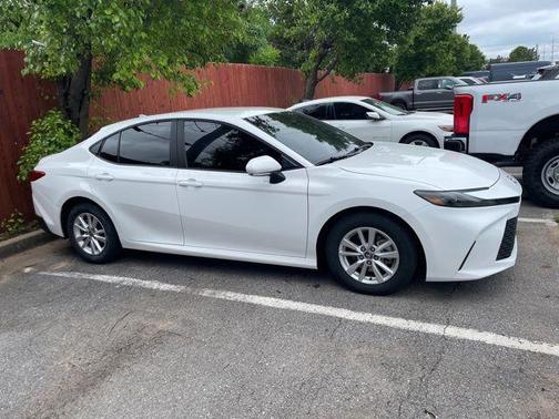 Ice 2025 Toyota Camry LE