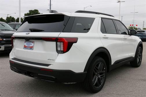 2025 Ford Explorer ST-Line