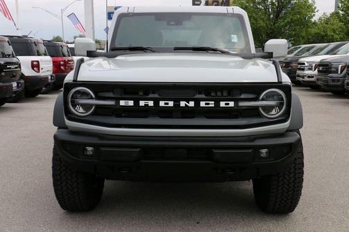 Avalanche Gray 2026 Ford Bronco Outer Banks