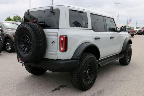 Avalanche Gray 2026 Ford Bronco Outer Banks