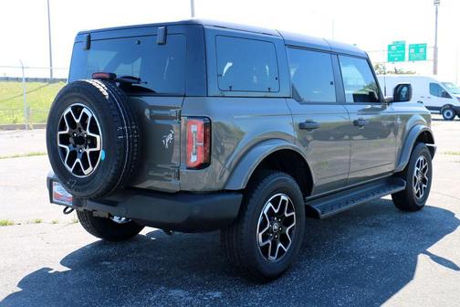 Marsh Gray 2026 Ford Bronco Outer Banks