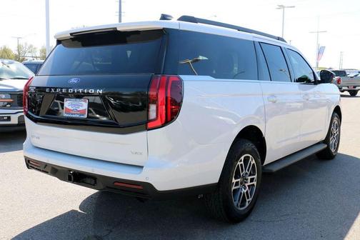 Star White Metallic Tri-Coat 2026 Ford Expedition Max Active 4x4