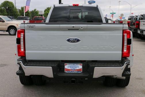 Avalanche 2026 Ford F-350 Lariat