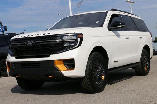 Star White Metallic Tri-Coat 2026 Ford Expedition Tremor