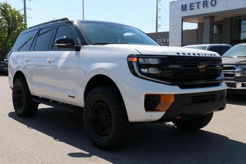 Star White Metallic Tri-Coat 2026 Ford Expedition Tremor