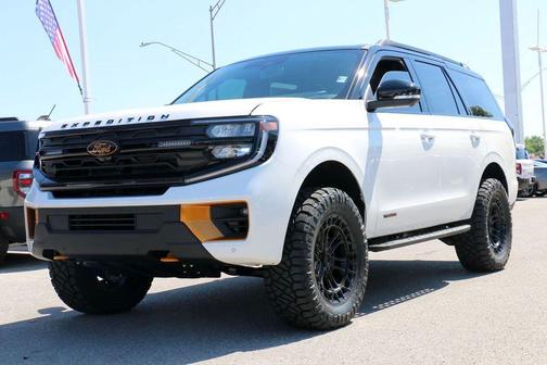 Star White Metallic Tri-Coat 2026 Ford Expedition Tremor